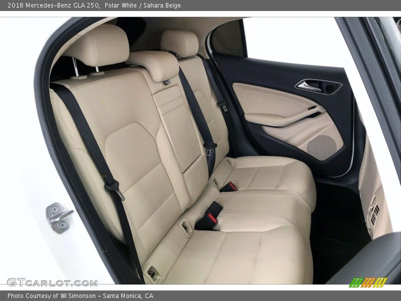 Polar White / Sahara Beige 2018 Mercedes-Benz GLA 250