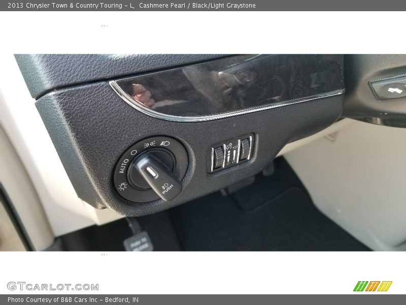 Cashmere Pearl / Black/Light Graystone 2013 Chrysler Town & Country Touring - L
