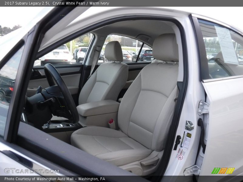 Crystal White Pearl / Warm Ivory 2017 Subaru Legacy 2.5i