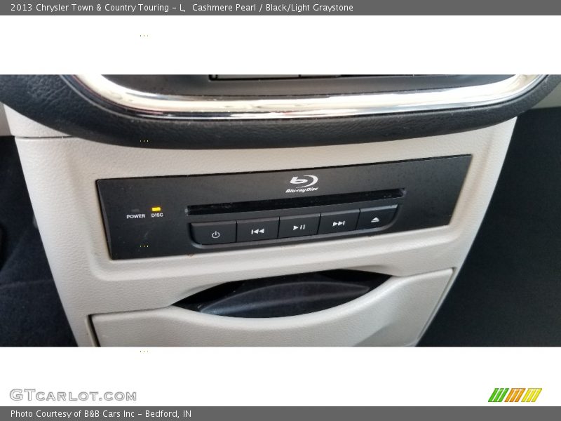 Cashmere Pearl / Black/Light Graystone 2013 Chrysler Town & Country Touring - L