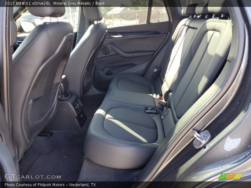 Mineral Grey Metallic / Black 2017 BMW X1 xDrive28i