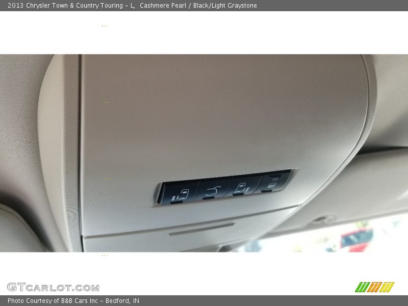 Cashmere Pearl / Black/Light Graystone 2013 Chrysler Town & Country Touring - L