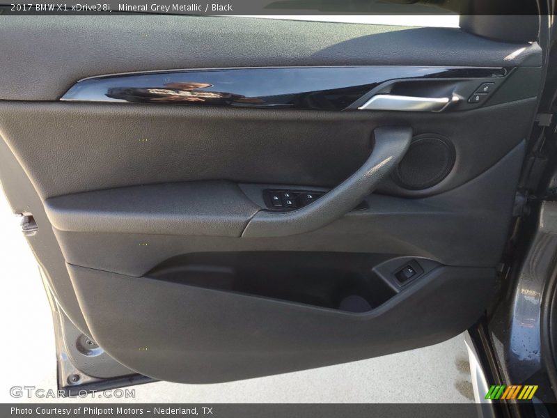 Mineral Grey Metallic / Black 2017 BMW X1 xDrive28i