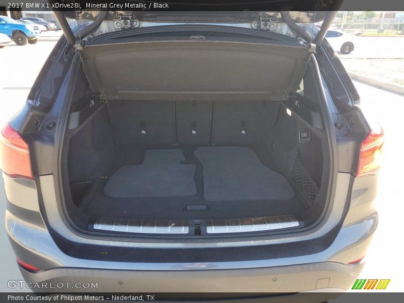 Mineral Grey Metallic / Black 2017 BMW X1 xDrive28i