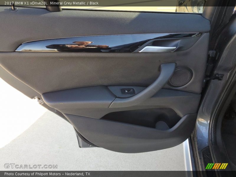 Mineral Grey Metallic / Black 2017 BMW X1 xDrive28i