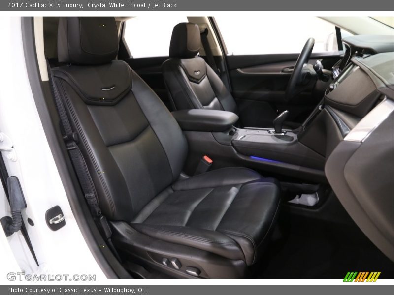 Crystal White Tricoat / Jet Black 2017 Cadillac XT5 Luxury