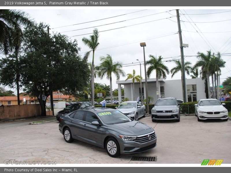 Platinum Gray Metallic / Titan Black 2019 Volkswagen Jetta S