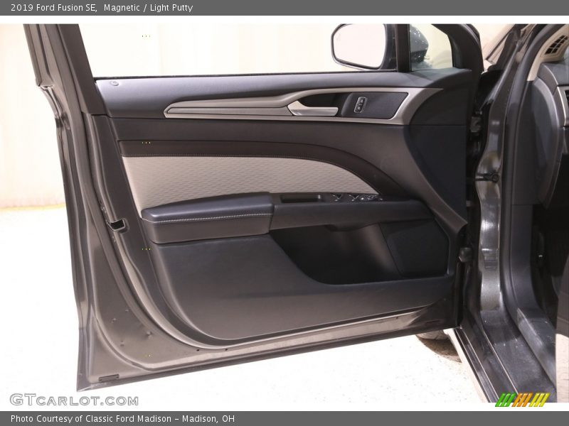 Magnetic / Light Putty 2019 Ford Fusion SE