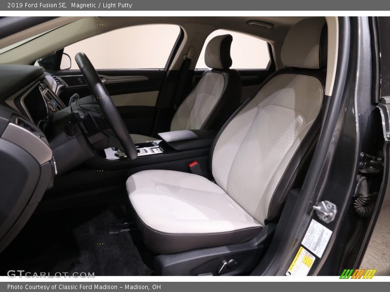 Magnetic / Light Putty 2019 Ford Fusion SE