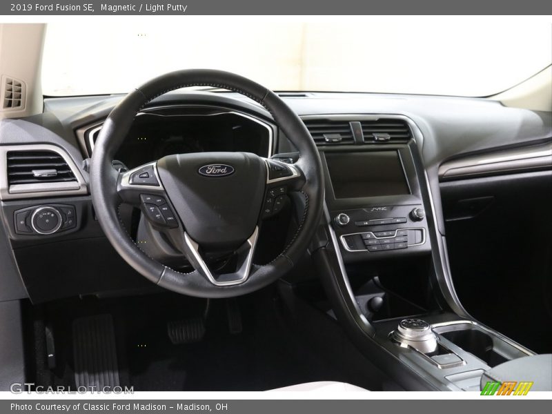 Magnetic / Light Putty 2019 Ford Fusion SE