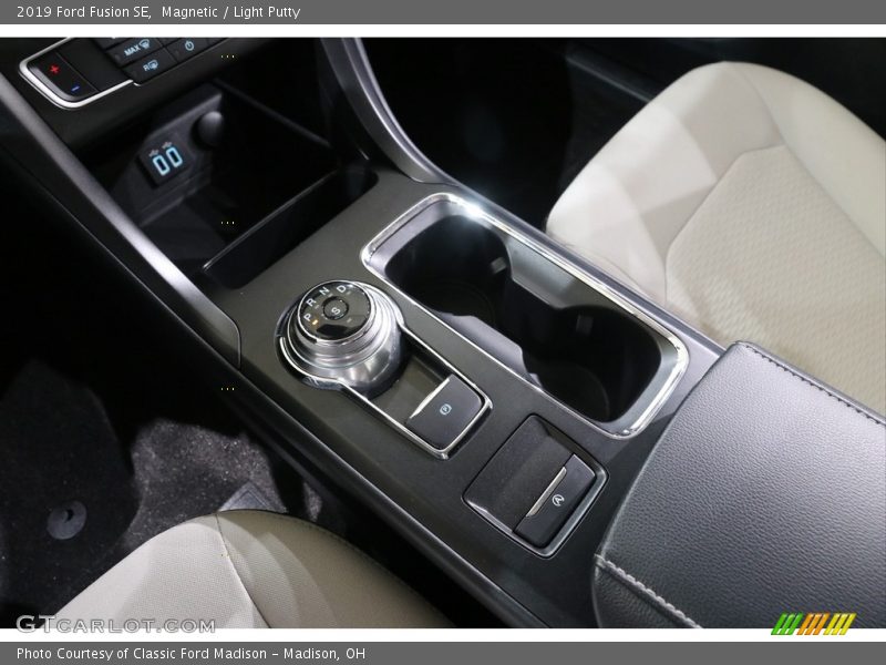 Magnetic / Light Putty 2019 Ford Fusion SE