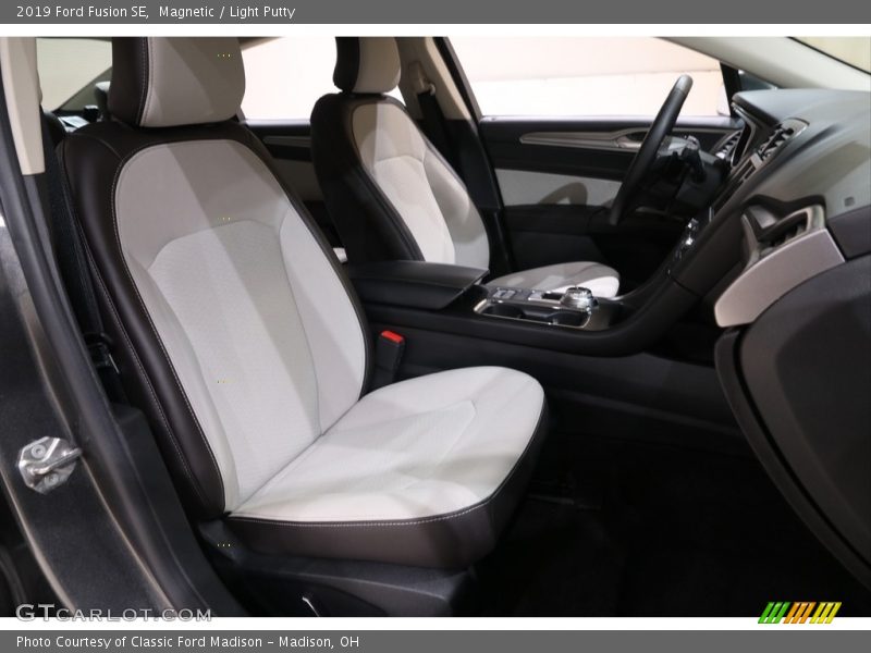 Magnetic / Light Putty 2019 Ford Fusion SE
