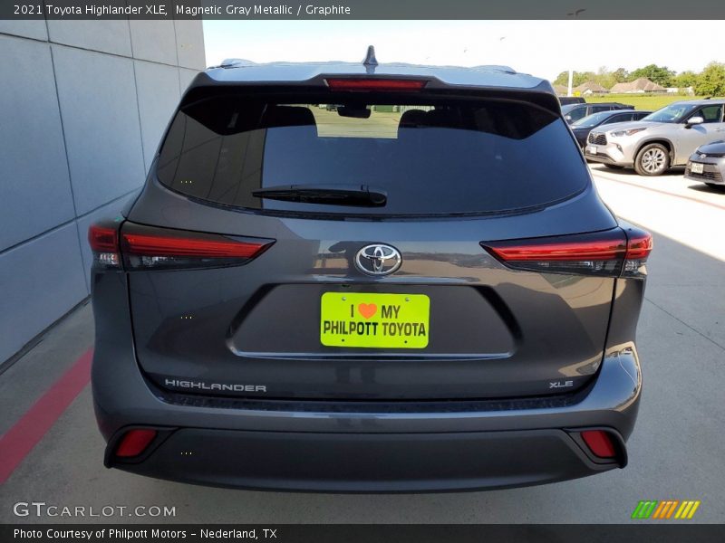 Magnetic Gray Metallic / Graphite 2021 Toyota Highlander XLE