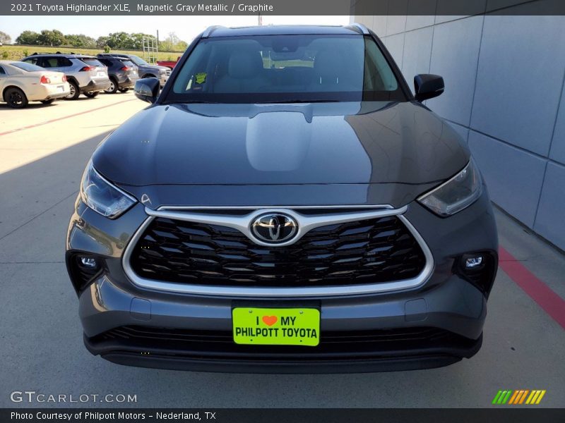 Magnetic Gray Metallic / Graphite 2021 Toyota Highlander XLE