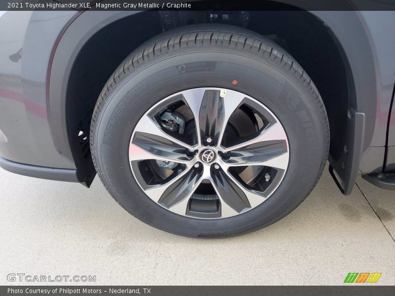 Magnetic Gray Metallic / Graphite 2021 Toyota Highlander XLE