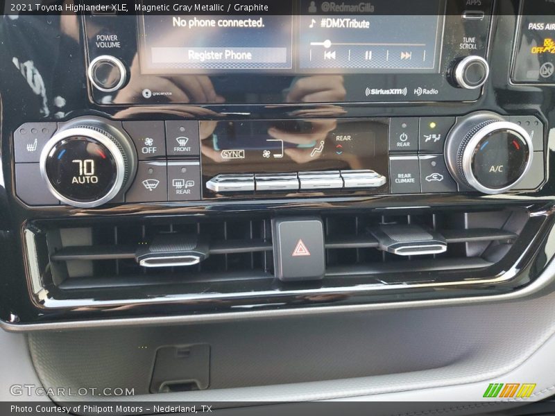 Magnetic Gray Metallic / Graphite 2021 Toyota Highlander XLE