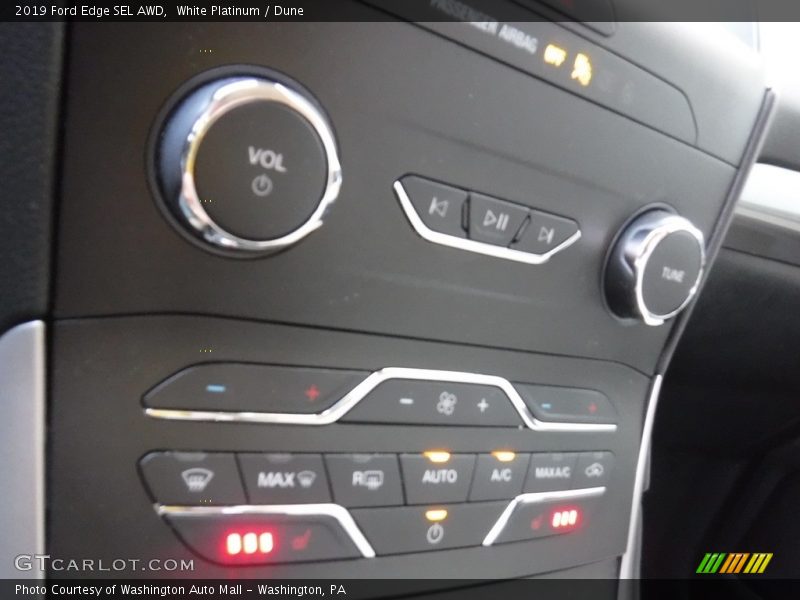White Platinum / Dune 2019 Ford Edge SEL AWD