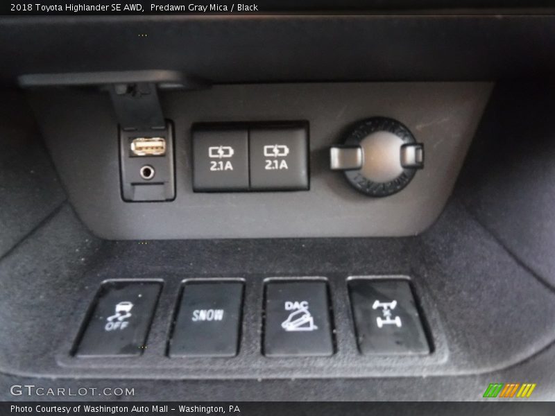 Predawn Gray Mica / Black 2018 Toyota Highlander SE AWD