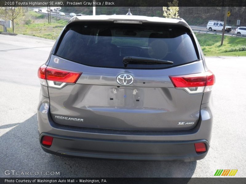 Predawn Gray Mica / Black 2018 Toyota Highlander SE AWD