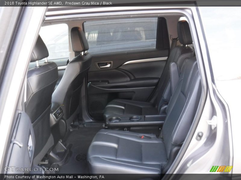 Predawn Gray Mica / Black 2018 Toyota Highlander SE AWD