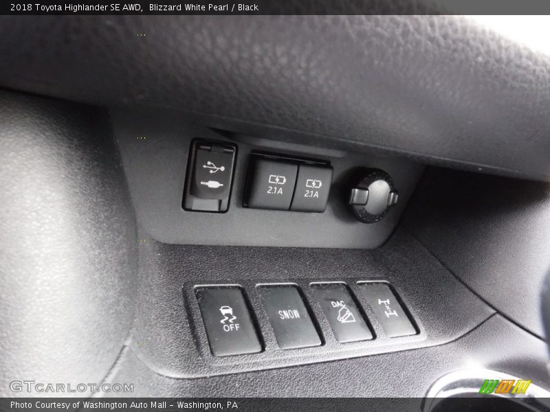 Blizzard White Pearl / Black 2018 Toyota Highlander SE AWD