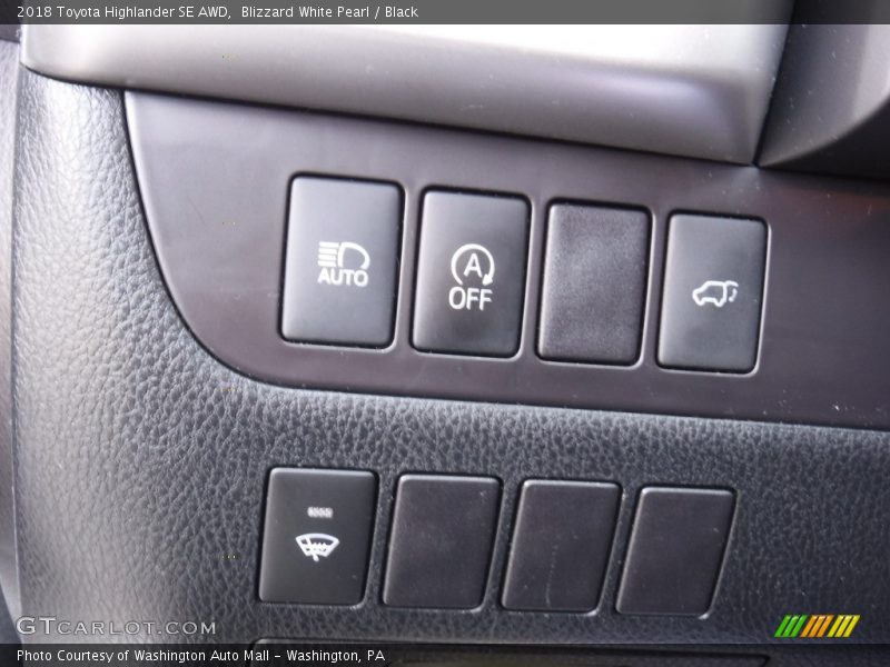 Blizzard White Pearl / Black 2018 Toyota Highlander SE AWD