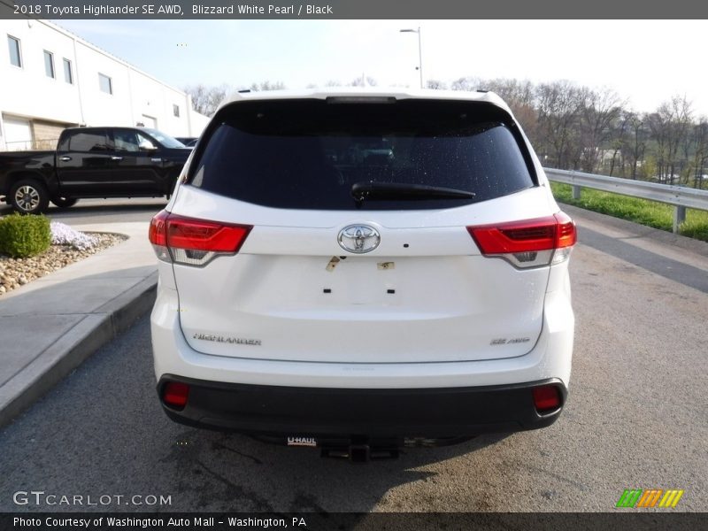 Blizzard White Pearl / Black 2018 Toyota Highlander SE AWD