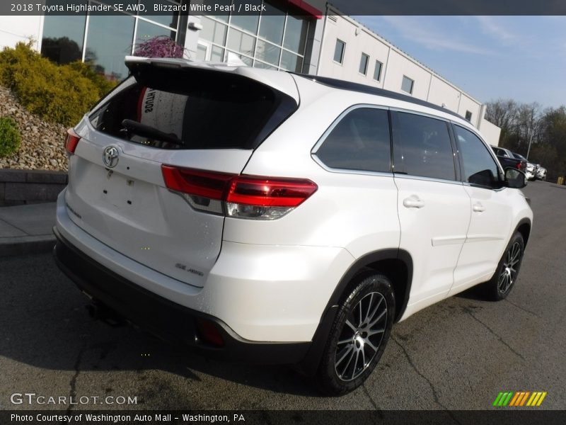 Blizzard White Pearl / Black 2018 Toyota Highlander SE AWD