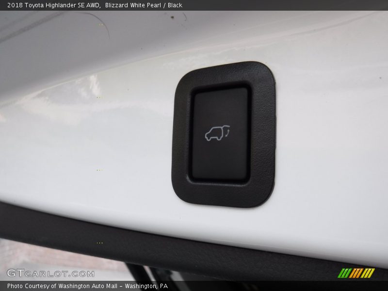 Blizzard White Pearl / Black 2018 Toyota Highlander SE AWD
