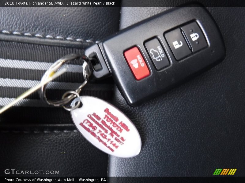 Blizzard White Pearl / Black 2018 Toyota Highlander SE AWD
