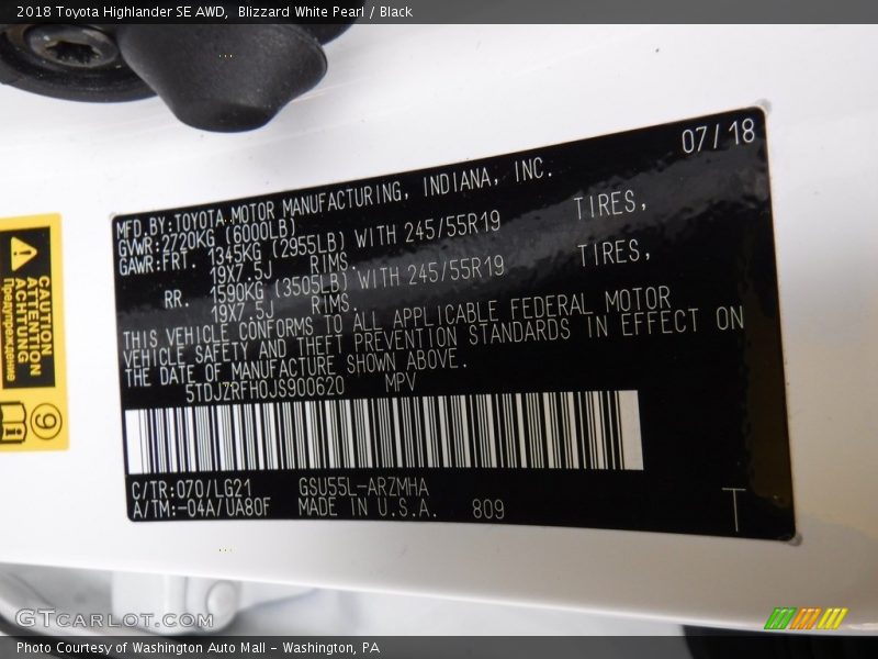 Blizzard White Pearl / Black 2018 Toyota Highlander SE AWD