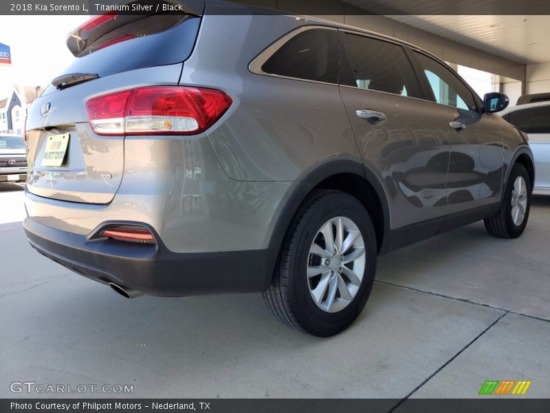 Titanium Silver / Black 2018 Kia Sorento L