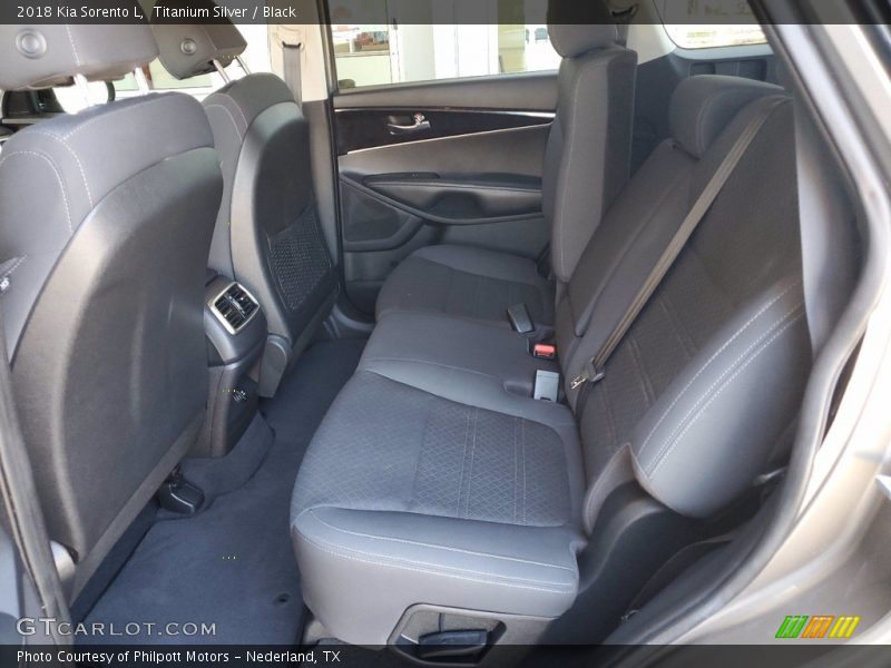 Titanium Silver / Black 2018 Kia Sorento L