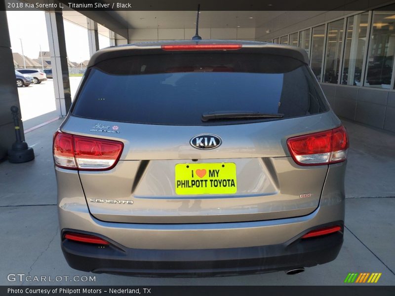 Titanium Silver / Black 2018 Kia Sorento L