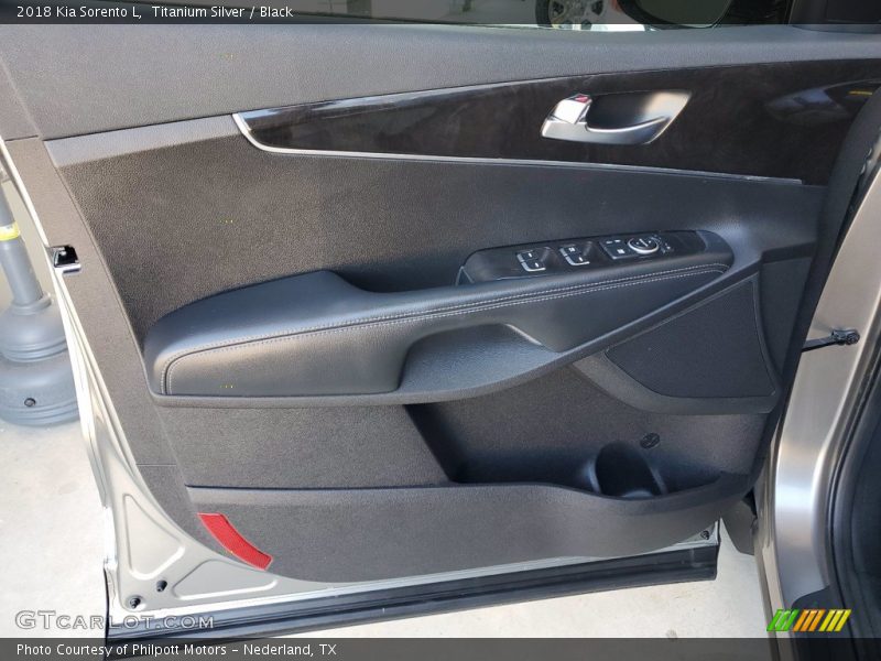 Titanium Silver / Black 2018 Kia Sorento L