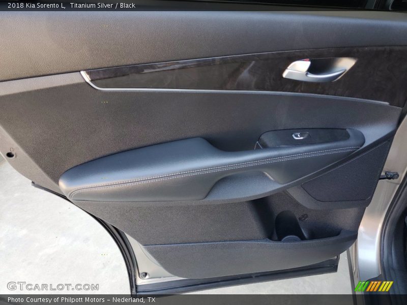 Titanium Silver / Black 2018 Kia Sorento L