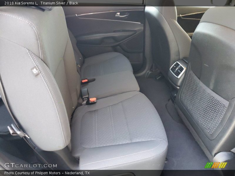 Titanium Silver / Black 2018 Kia Sorento L