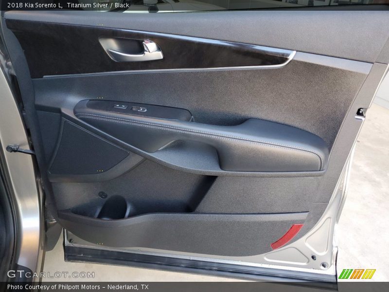 Titanium Silver / Black 2018 Kia Sorento L