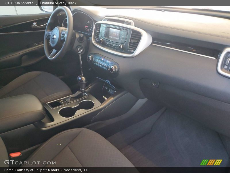Titanium Silver / Black 2018 Kia Sorento L