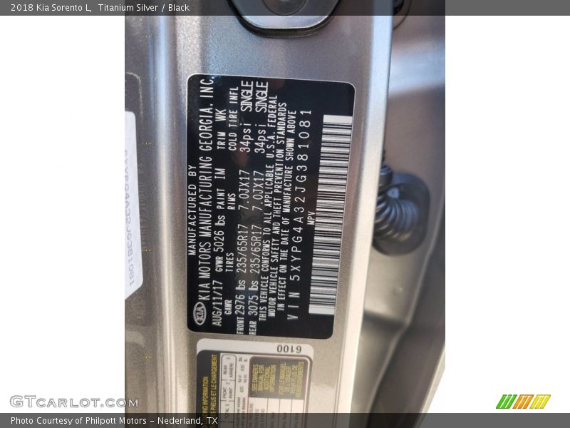 Titanium Silver / Black 2018 Kia Sorento L