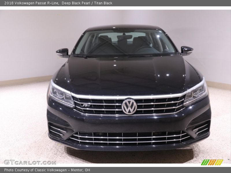 Deep Black Pearl / Titan Black 2018 Volkswagen Passat R-Line