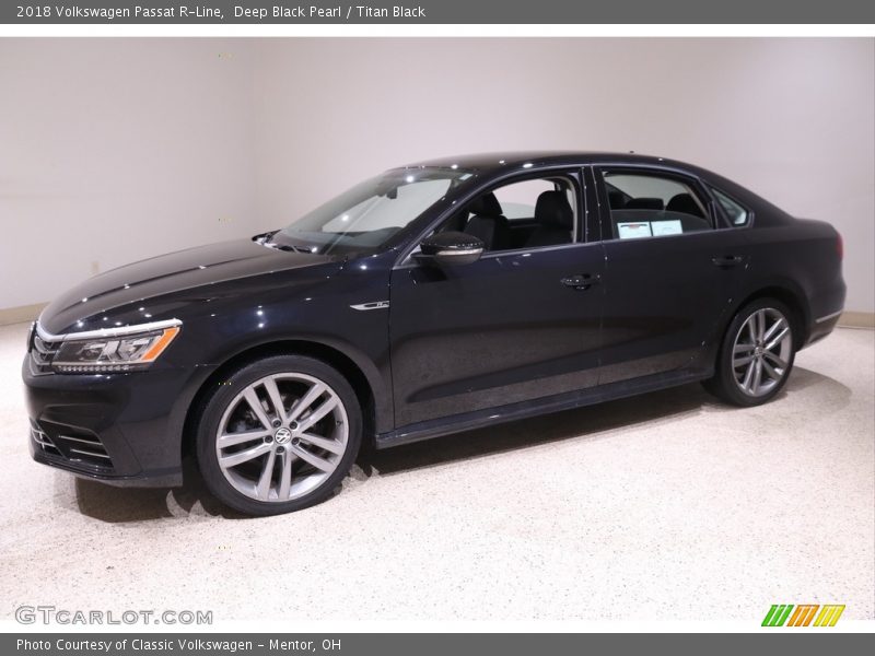Deep Black Pearl / Titan Black 2018 Volkswagen Passat R-Line