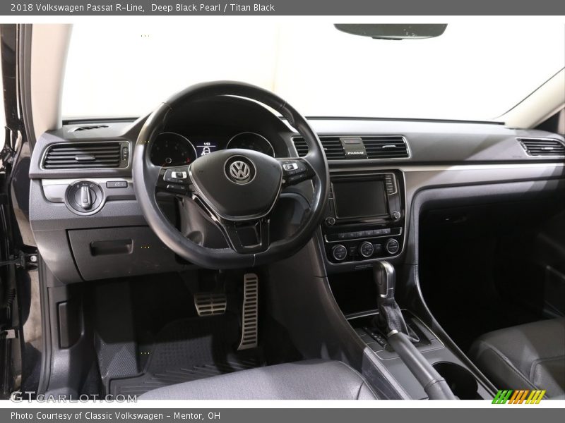 Deep Black Pearl / Titan Black 2018 Volkswagen Passat R-Line