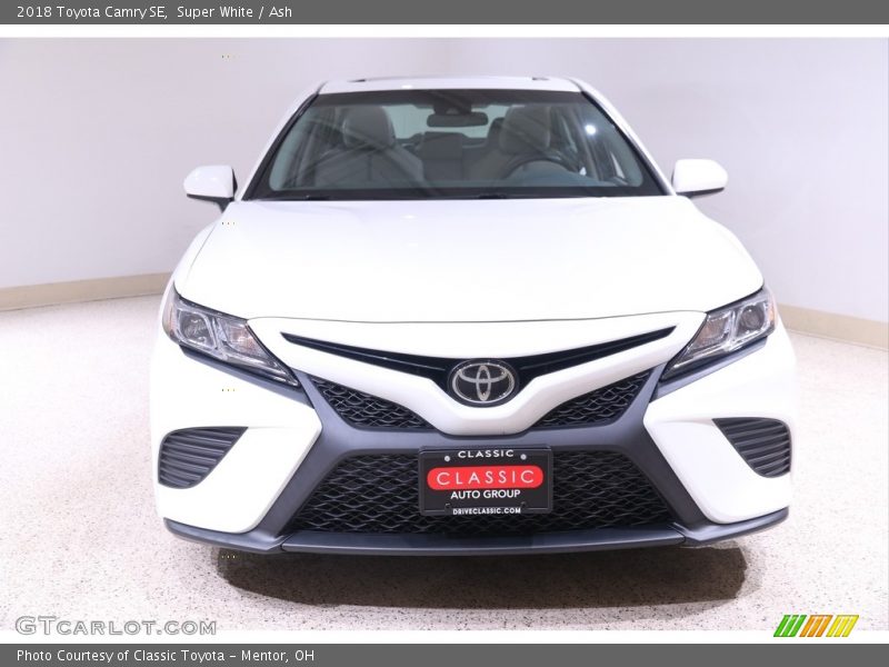 Super White / Ash 2018 Toyota Camry SE