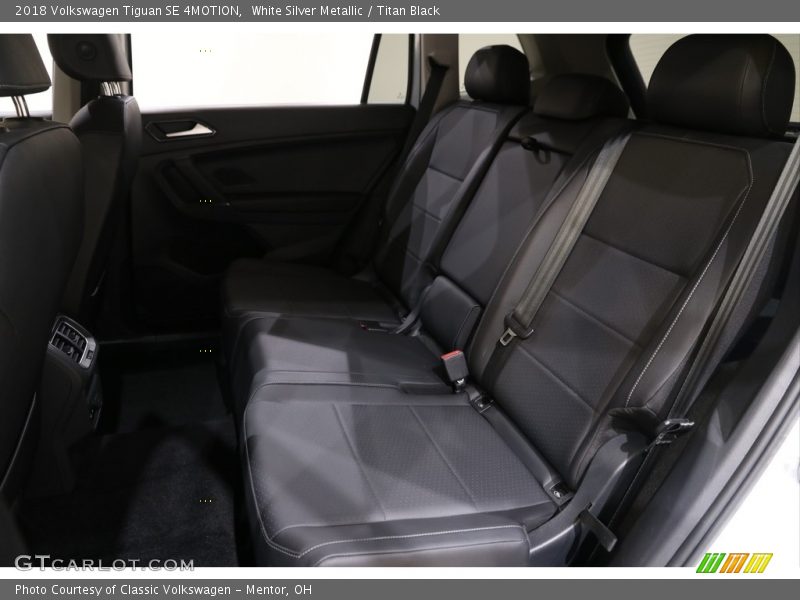White Silver Metallic / Titan Black 2018 Volkswagen Tiguan SE 4MOTION