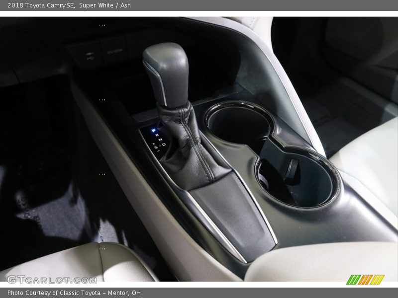 Super White / Ash 2018 Toyota Camry SE