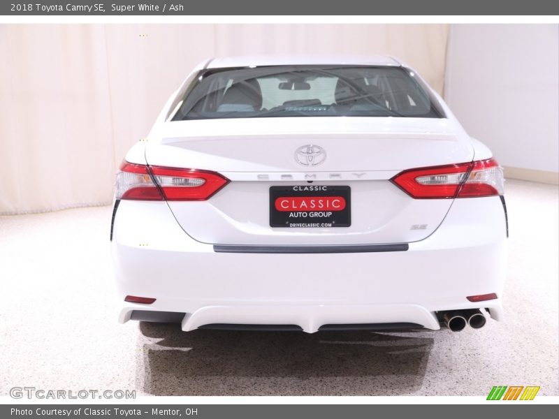 Super White / Ash 2018 Toyota Camry SE