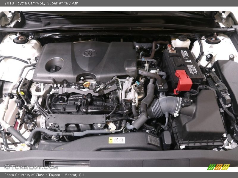 Super White / Ash 2018 Toyota Camry SE