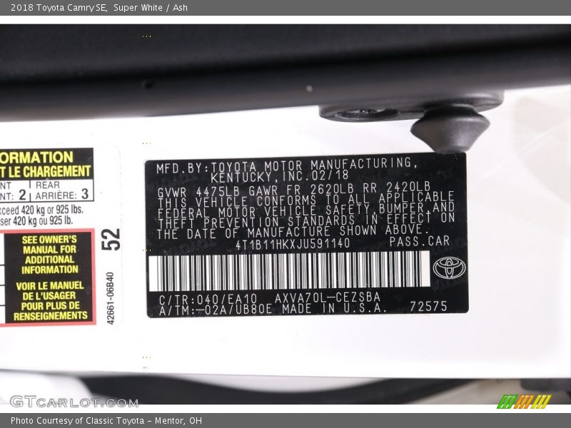 Super White / Ash 2018 Toyota Camry SE