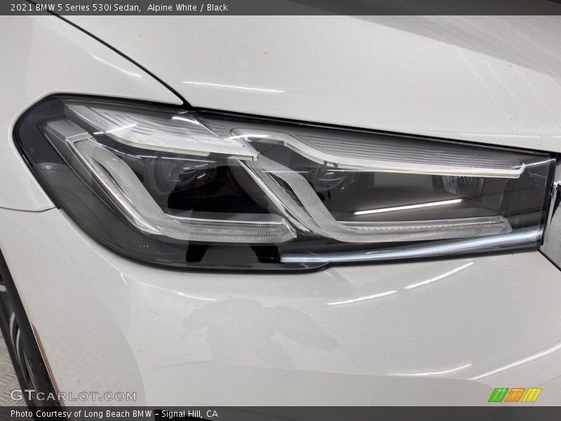 Alpine White / Black 2021 BMW 5 Series 530i Sedan